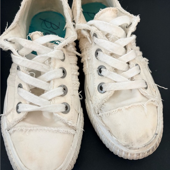 Blowfish Set of 2 White Canvas Sneakers 7.5 - Picture 3 of 6